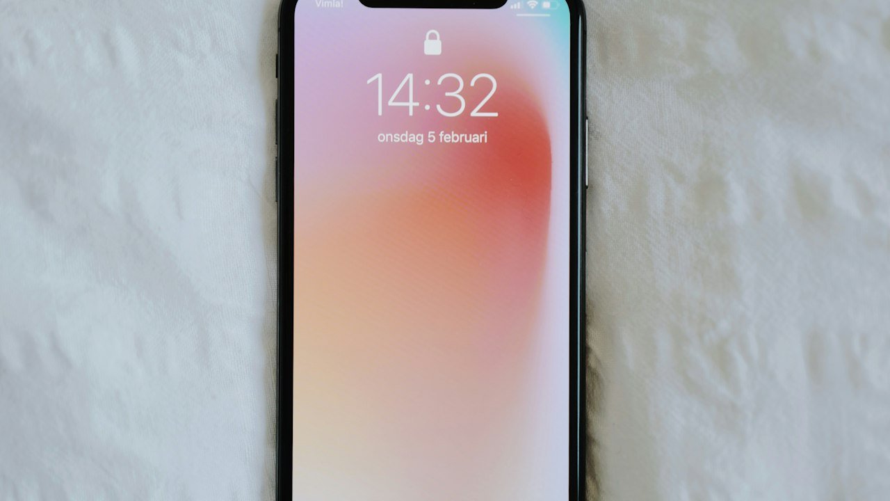 iPhone Duo लॉन्च: Apple का पहला फोल्डेबल फोन, 7.6-इंच इनर डिस्प्ले, टाइटेनियम हिंज, A20 Pro व भारत में कीमत